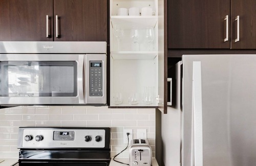 Theatre District Apartment | Unbelievable Chinatown 1BR w/W/D, near Green Line & Bars, by Blueground