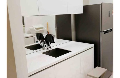 Golden Triangle Condo | Unblocked KL Tower View | 3Min Walk to KLCC @ 4-5 Pax 中文房东