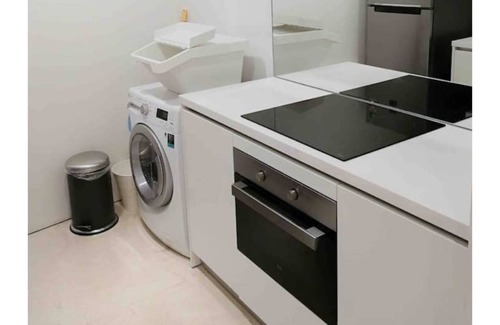 Golden Triangle Condo | Unblocked KL Tower View | 3Min Walk to KLCC @ 4-5 Pax 中文房东