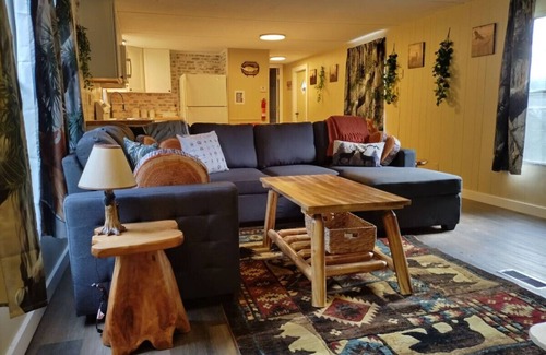 Scottsburg House | Uncle Nelson's Woodland Hideaway! Scottsburg, VA