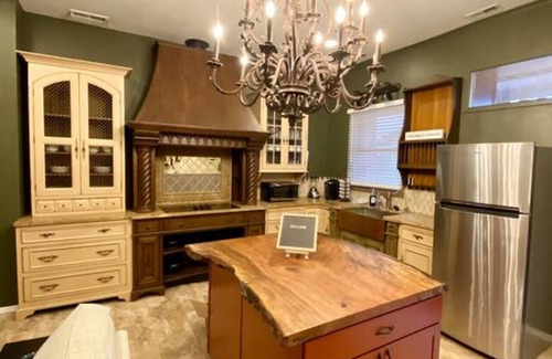 St. Charles Apartment | Uncork on Historic Main!