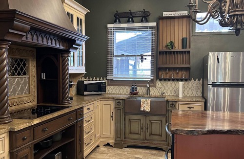St. Charles Apartment | Uncork on Historic Main!
