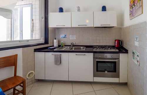 Vernazza Apartment | Unda de Ma Apartment with AC and Sea View Balcony