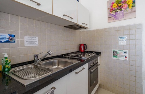 Vernazza Apartment | Unda de Ma Apartment with AC and Sea View Balcony