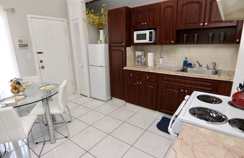 Glenvar Heights Apartment | Under 100 per night this Fall - 4-acre, private property, large pool.Book Now!