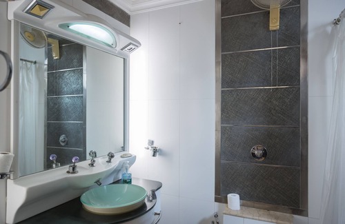 Hauz Khas Village Bed & Breakfast | Under My Roof - Classic
