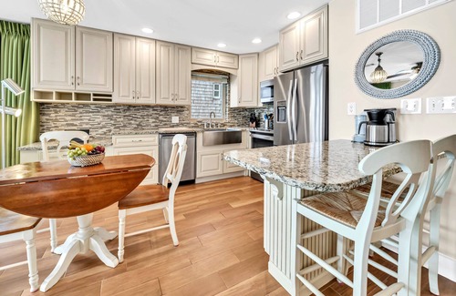 Crystal Beach Condo | Under New Management Starting Sept 27-Upscale Beach Front! West End~Reviews