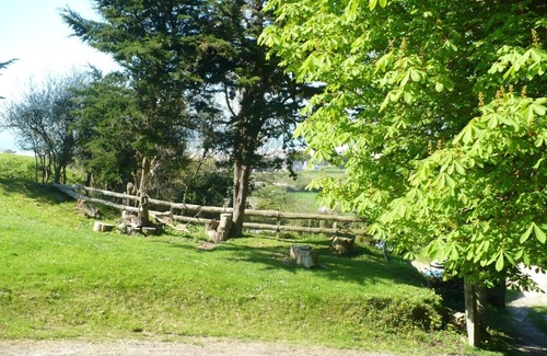 Siouville-Hague House | Under the chestnut cottages near the sea on the grounds of the manor Valciot