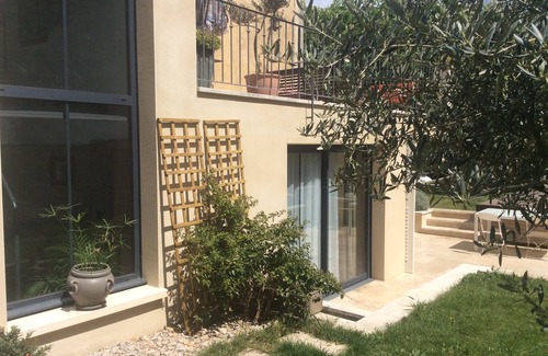 Laudun Apartment | Under the chestnut trees between Provence and Occitania