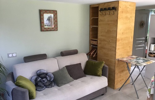 Laudun Apartment | Under the chestnut trees between Provence and Occitania