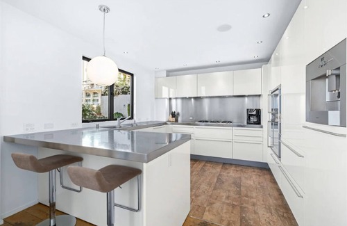 Downtown House | Under The Sun in Santa Monica