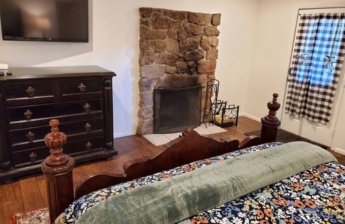 Twin Peaks Cabin | Under the White Fir at The Twin Peaks Lodge