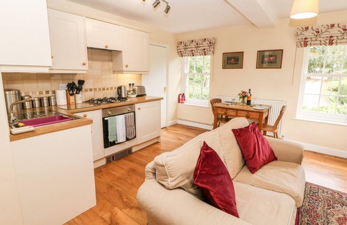 Hoylandswaine Cottage | UNDERBANK HALL COTTAGE, pet friendly, with a garden in Stocksbridge