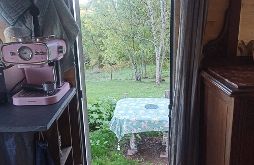 Montjoie-en-Couserans House | Une Caravane Cosy en Pleine Nature Avec vue Dégagée