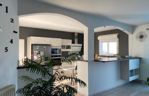 Le Pizou House | Une chambre pour deux avec vue sur la piscine
