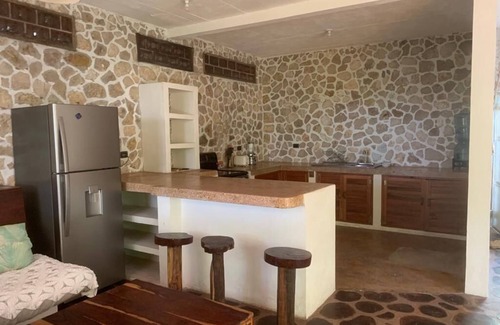 Peten House | Une Maison au Bord du lac Petén Itzá, Nature et Relaxation au Rendez-vous!