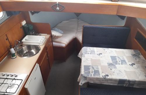 Nevers Boat Rental | Une nuit sur l'eau à bord de l'IDEAAL