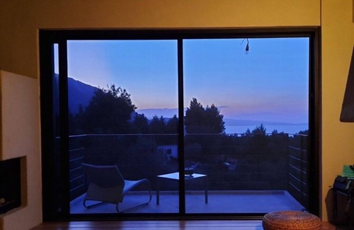 Vlakhia House | Une Villa Avec Confort et Vue, Juste à Côté de la mer et la Montagne