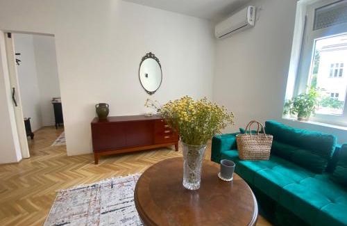 Skadarlija Apartment | Unfamiliar Mili, Center
