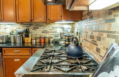 Highland House | Unforgettable Family Vacation, Hot tub, Pool, Fire Pit, Pets OK!