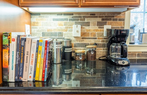 Highland House | Unforgettable Family Vacation, Hot tub, Pool, Fire Pit, Pets OK!