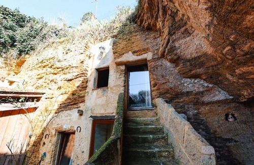Doue-la-Fontaine Apartment | Unforgettable Night in a Troglodyte Cave Home