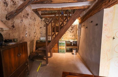 Doue-la-Fontaine Apartment | Unforgettable Night in a Troglodyte Cave Home
