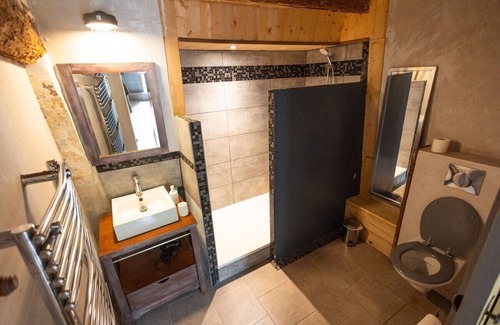 Doue-la-Fontaine Apartment | Unforgettable Night in a Troglodyte Cave Home
