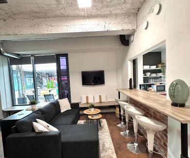 Lahti Apartment | Uniikki keskustahuoneisto pihaterassilla, bm Garden Apartments no2, free parking