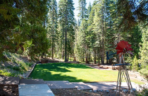 La Porte Hotel | Union Hotel Sierra Retreat Perfect In/Outdoor Space for Wedding Reunion Retreat