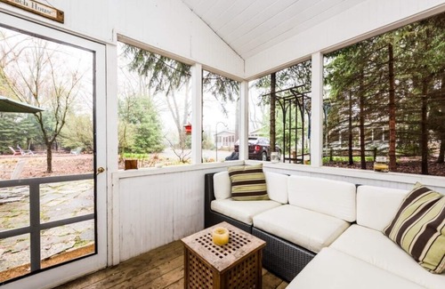 Union Pier Cottage | UNION PIER COTTAGE CLOSE TO BEACH AND DOWNTOWN!