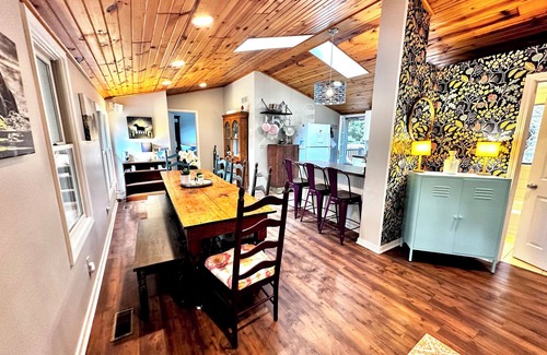 Union Pier House | Union Pier House:HOT TUB/3bd/2bth/Fenced Yrd/Deck/Screen Porch on new bike path!