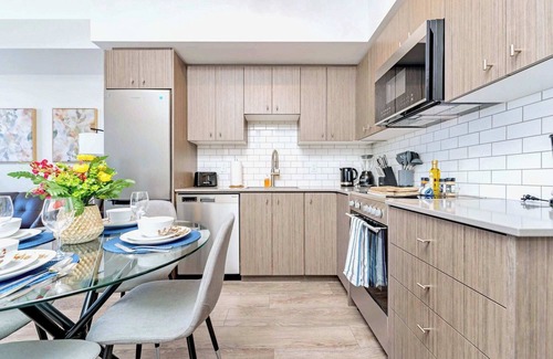 Kitchener Condo | Union Towers Condo with City Views and Patio