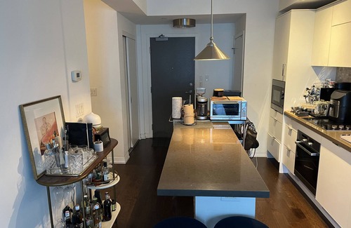 Fashion District Condo | Unique 1+1 Bed, 1 Bath, 634 Sq Ft Suite Down Town Toronto