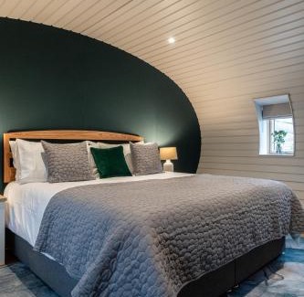 Enstone Apartment | Unique 1 Bedroom Eco-Retreat in Old Chalford!