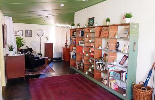 Springwood House | UNIQUE 1920's Historic Retreat! Pet Friendly!