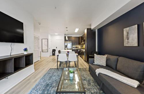 Cherry Apartment | Unique 1BD - 5 Min DT, Gym, Parking, W-D - Sleeps 6