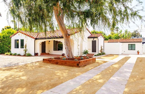 Valley Glen House | Unique 1BR Home with Stunning Private Patio