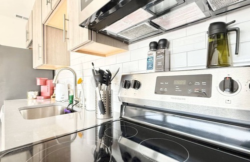 Poplar Apartment | Unique 1BR King|Free Parking|NLiberties 609