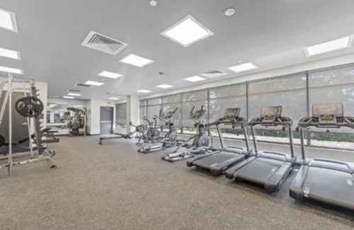 Poplar Apartment | Unique 1BR King with Gym