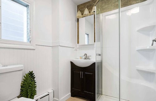 Ventnor City Apartment | Unique 1BR with Deck and Parking 4 blocks to Beach