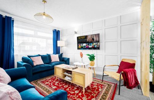 Stonnall House | Unique 2 Bedroom House - Free Wifi & Netflix - Garden - Parking - 4VC