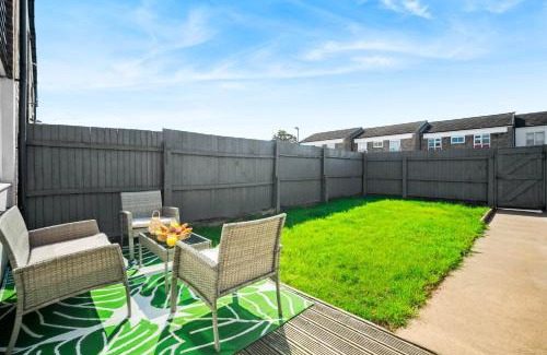 Stonnall House | Unique 2 Bedroom House - Free Wifi & Netflix - Garden - Parking - 4VC