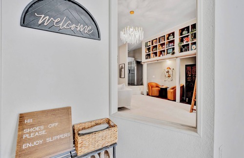 Pilot Point Apartment | Unique 2-bedroom loft with AC, WiFi in historic building in Pilot Point Square