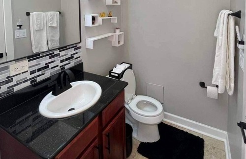 Uptown Apartment | Unique 2-BR Condo in Chicago's Vietnamese Food Hub