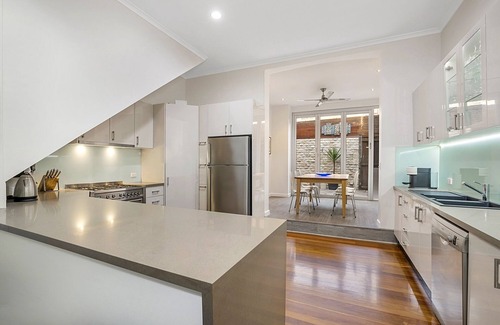 North Melbourne House | Unique 2- Storey Victorian Terrace near Errol St