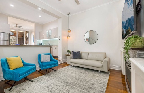 North Melbourne House | Unique 2- Storey Victorian Terrace near Errol St