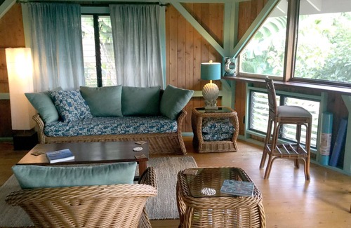 Kehena House | ~ Unique ~ 2 Story ~ Eco ~ Hexagon ~ Available for 30 days minimum