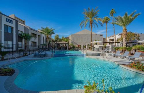 Cox Heights Apartment | Unique 2BD - Parking, Gym, Pool - Sleeps 8 - 5Min Casino