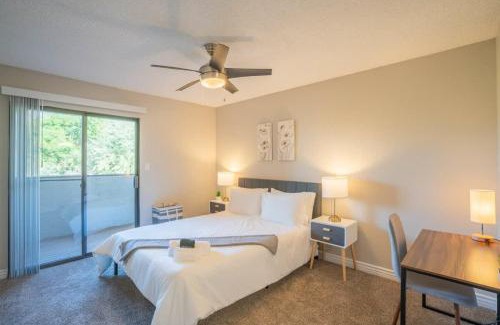 Cox Heights Apartment | Unique 2BD - Parking, Gym, Pool - Sleeps 8 - 5Min Casino